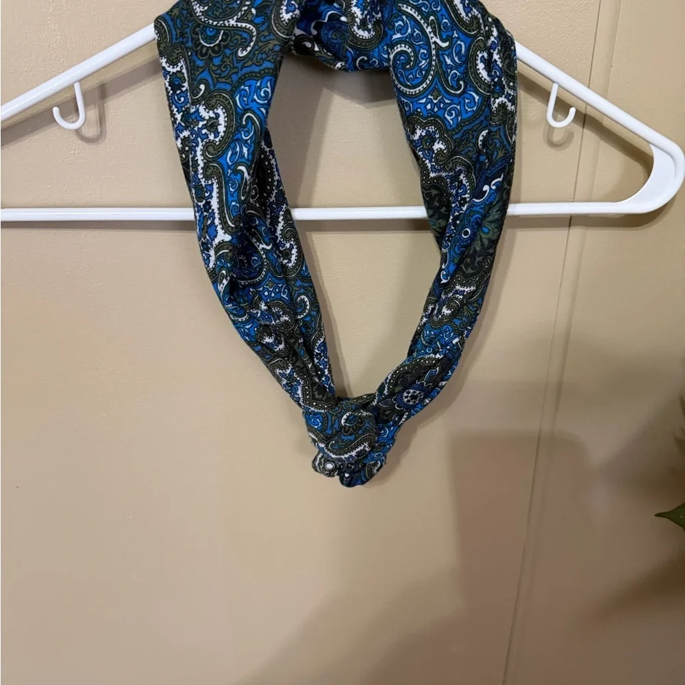 Elegant Paisley Blue and Green scarf